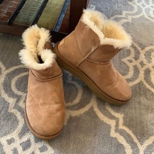 UGG Chestnut Mini Bailey Button II Size 9